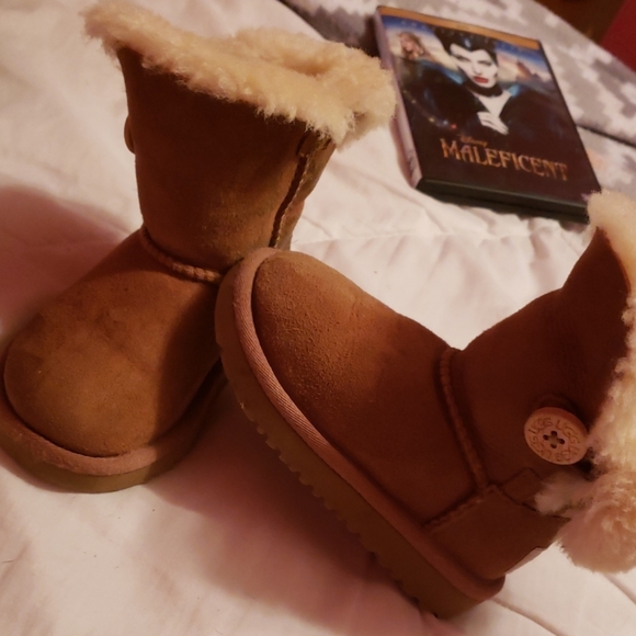 Toddler girl brown Uggs - Picture 3 of 7